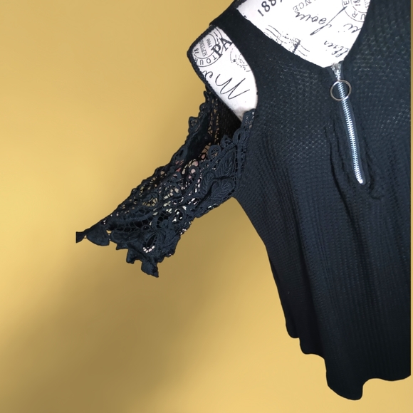 black cold shoulder tunic - size s - Picture 2 of 6